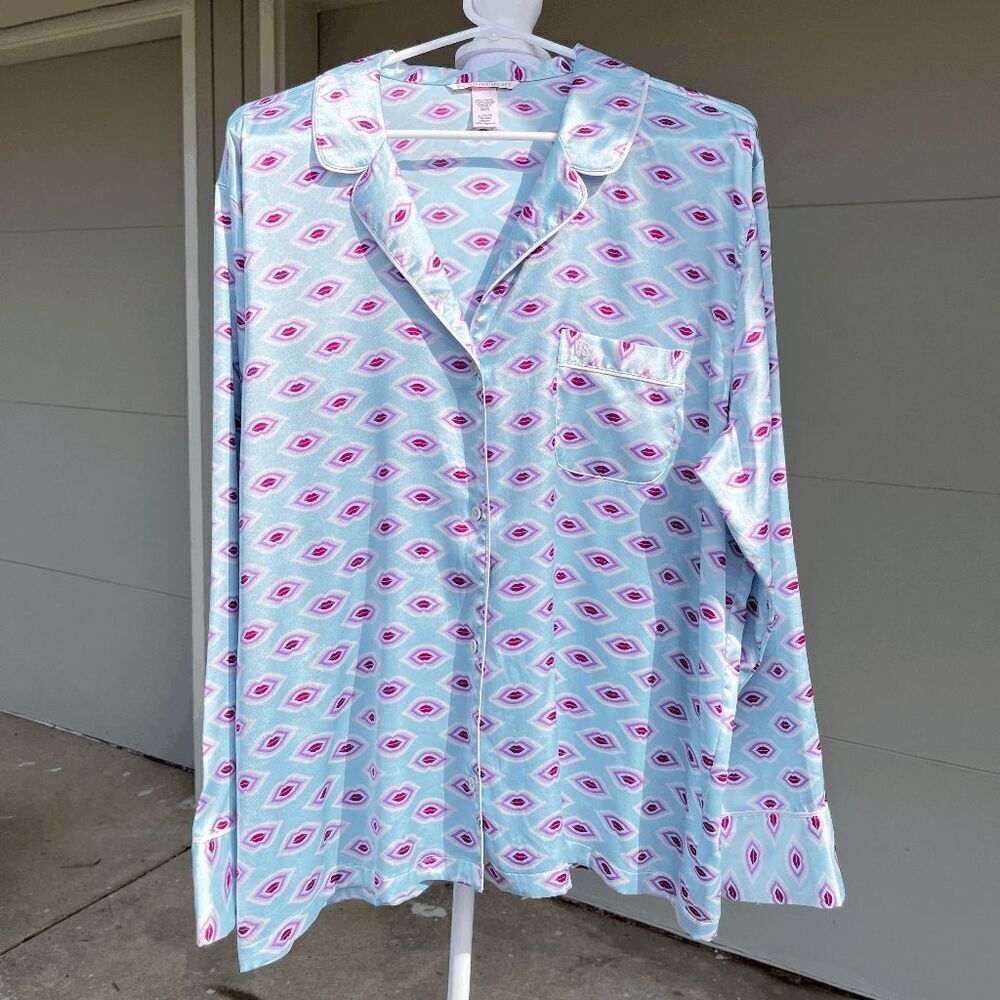 Victoria’s Secret Mod Lip Print Satin Pajama Top XL Light Blue Pink Lips